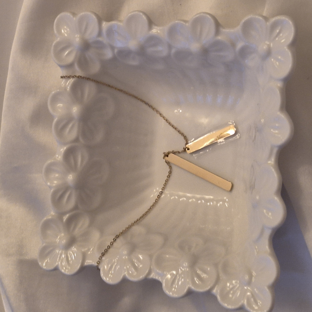 Elegant Gold Bar Necklace